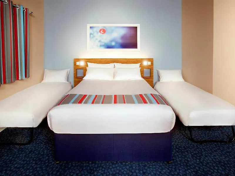 Travelodge Bournemouth 3*,