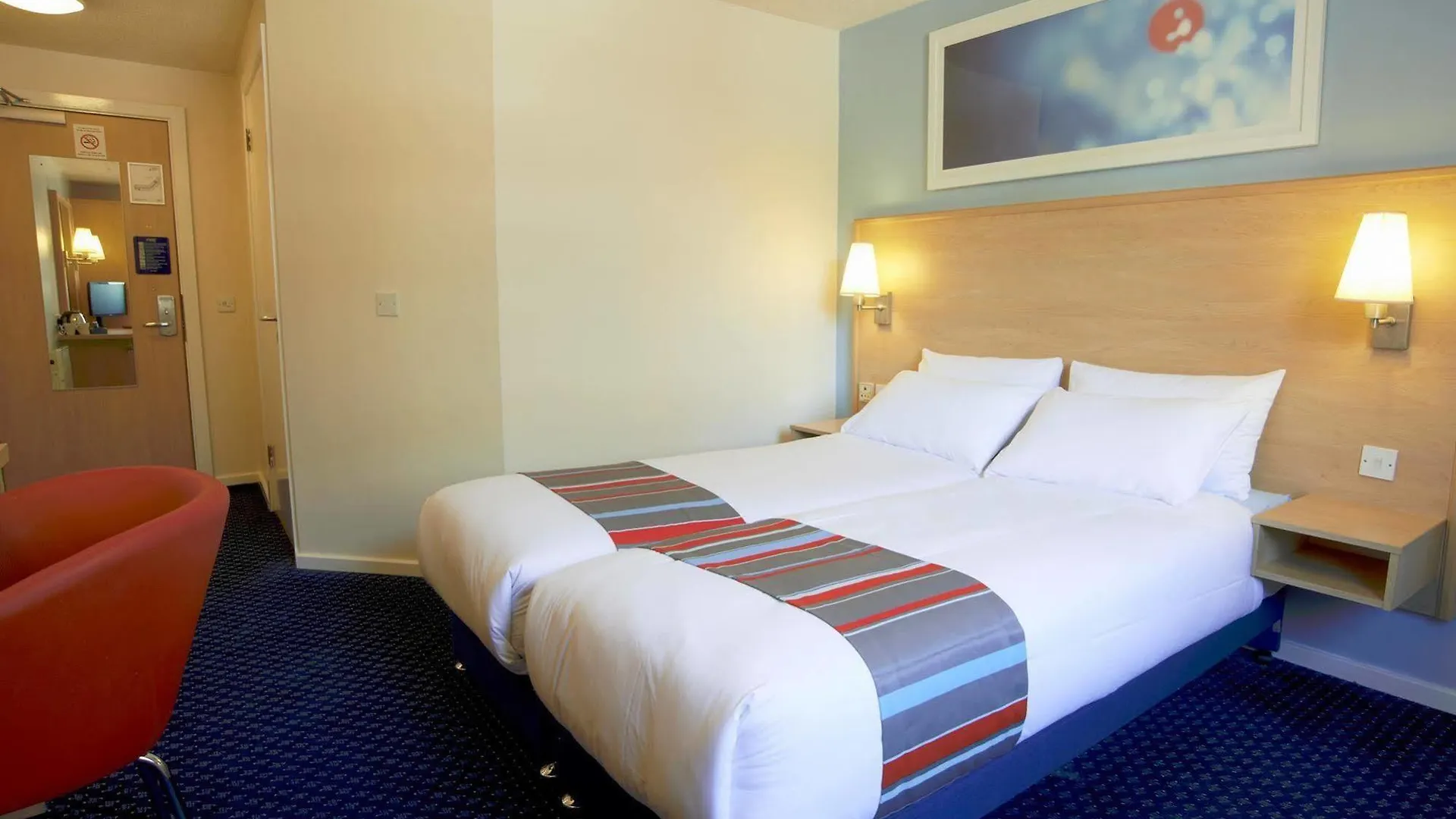 Travelodge Bournemouth 3*,